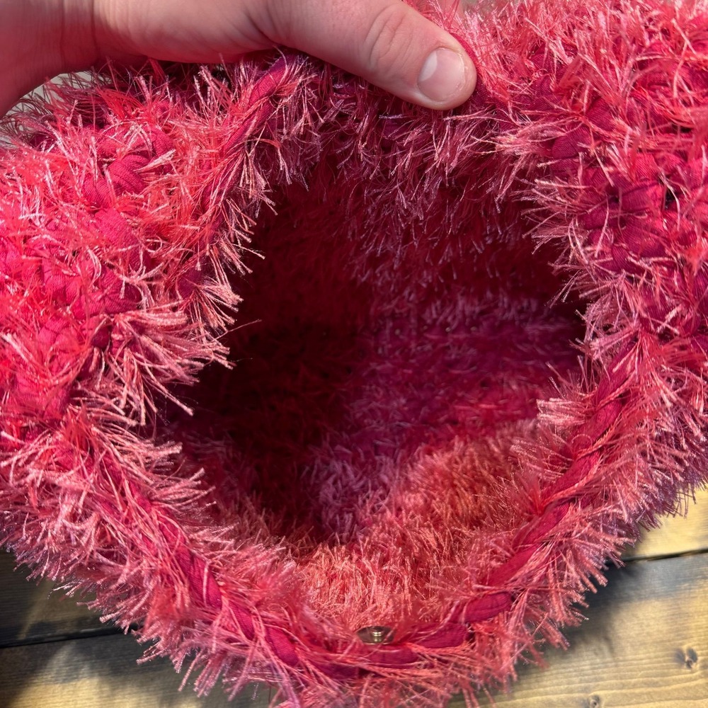 Crohini Fluffy Hot Pink Crochet Bag LIINA - Picture 5 of 6